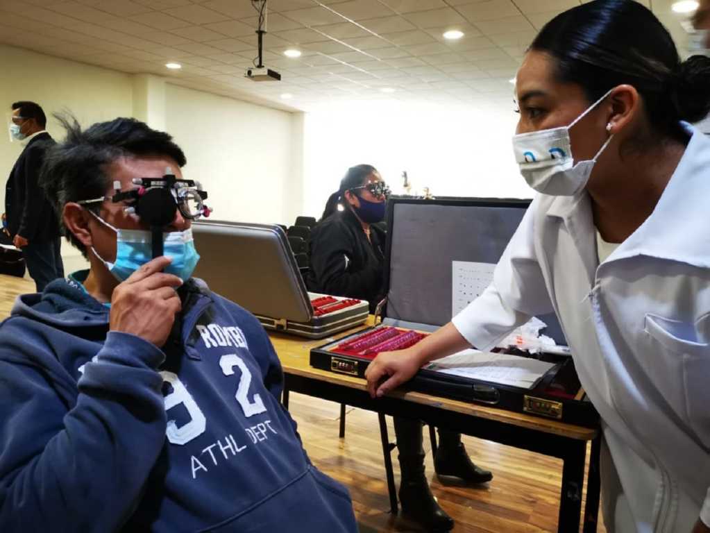 Entrega CAT apoyos para la salud visual a más de 60 artesanos tlaxcaltecas