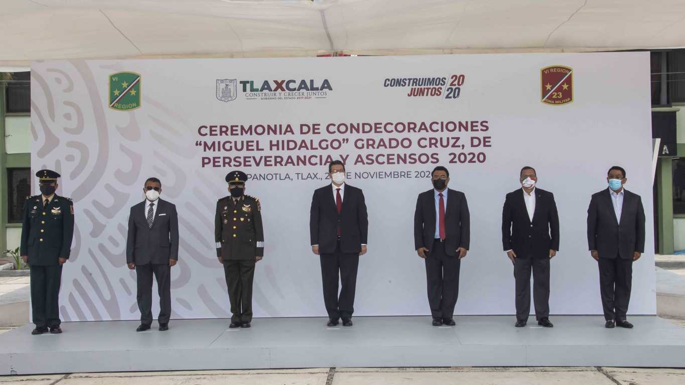 Marco Mena atestigua entrega de condecoración “Miguel Hidalgo” a personal médico de Tlaxcala