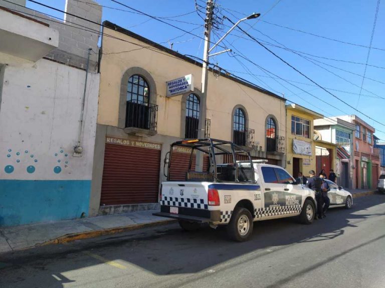 Hallan familiares a mujer muerta dentro de su domicilio; policía municipal atiende de manera inmediata el reporte