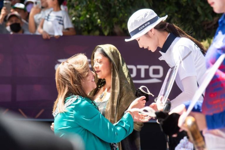 Galardonó Gobernadora Lorena Cuéllar a campeonas de la modalidad arco recurvo femenil