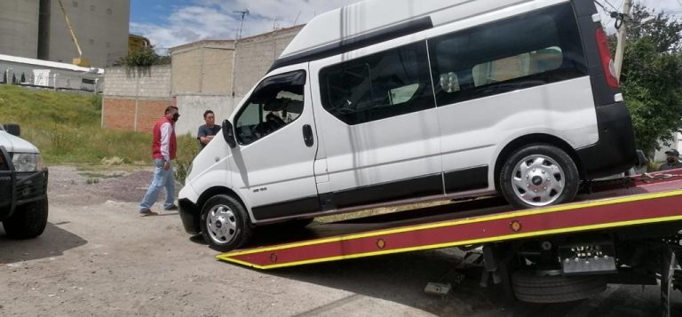 Retiran de circulación unidad de transporte irregular